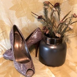 Victor Alfaro size 8 stilettos with 5” heel.